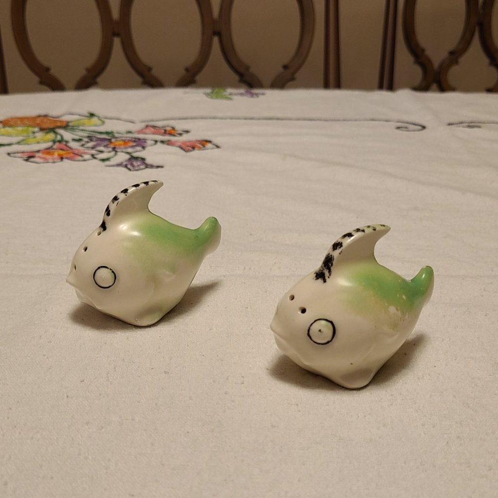 Ceramic MCM Blow Fish Salt & Pepper Shaker Set
